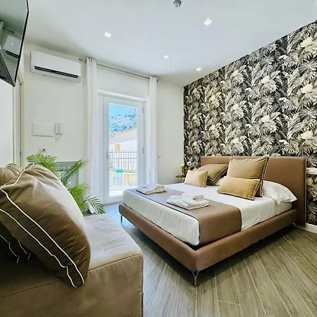 Guest house Yourhome - Santa Lucia 3*